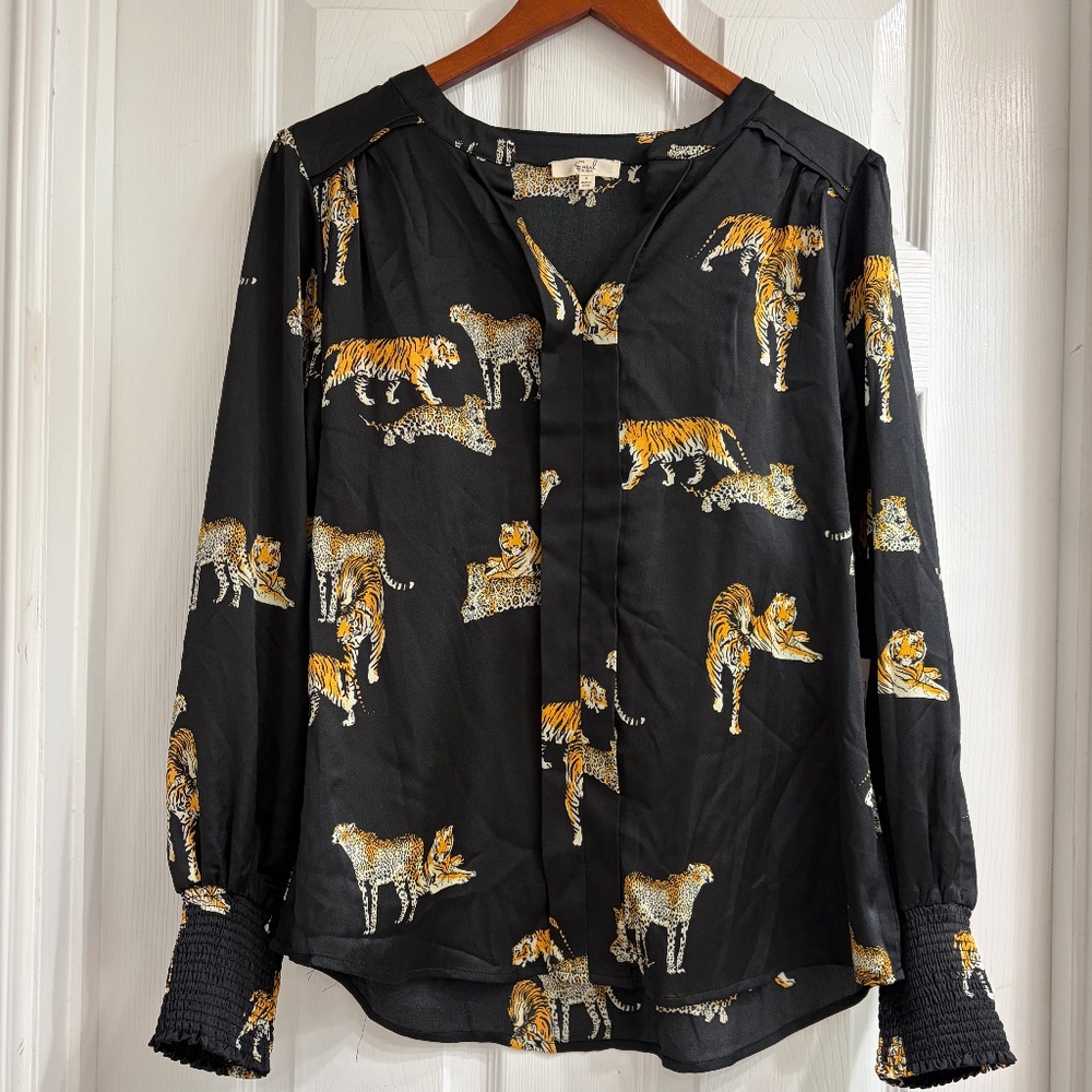 New Easel Black Cheetah Tiger Print Long Sleeve Blouse Women's Satin Top Small - Picture 2 of 5